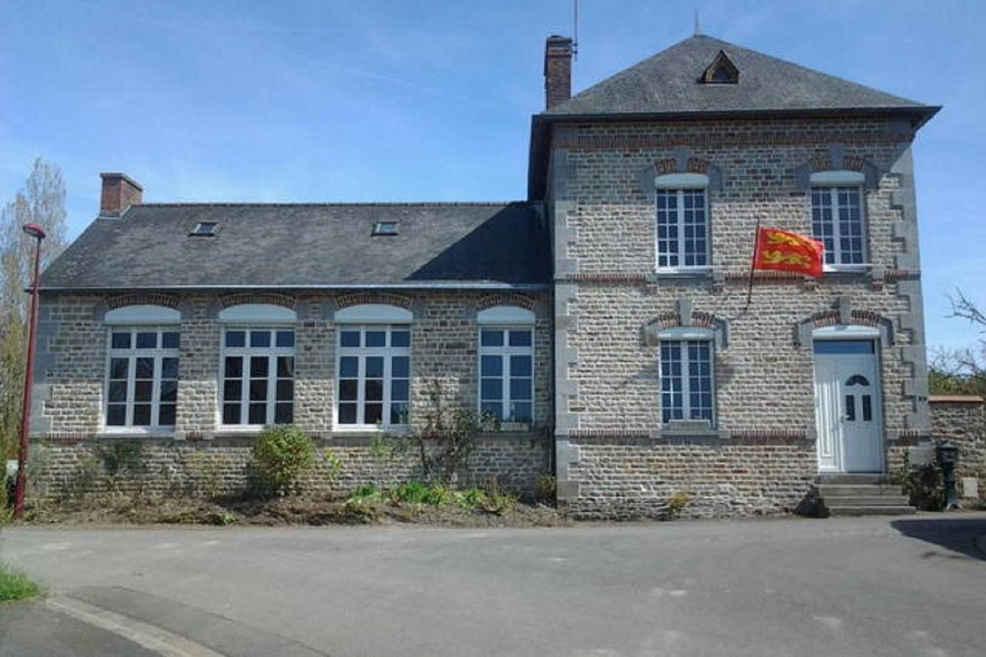 La Petite Ecole De La Baie Villa Pontorson Exterior photo
